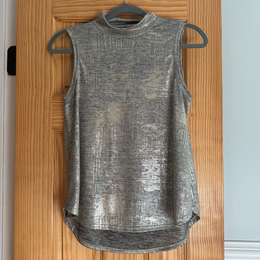 🎉HP🎉 Anthropologie Silver Mock Neck Tank